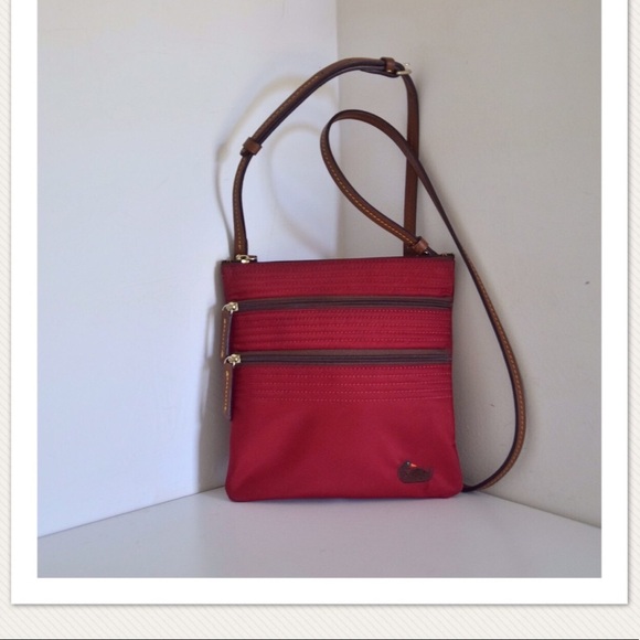 Dooney & Bourke cross body bag - Picture 1 of 8